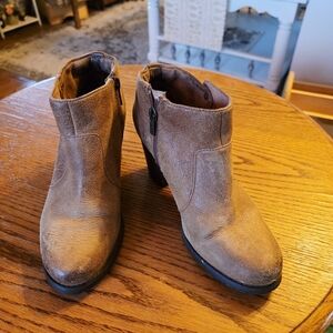 New Clarks Brown Ankle Booties